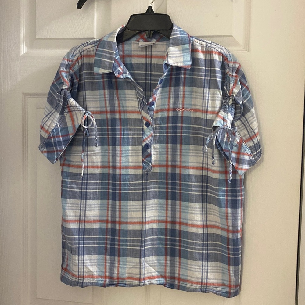 WOMEN’S COLUMBIA ADJUSTABLE SHORT SLEEVE SHIRT, SIZE MEDIUM